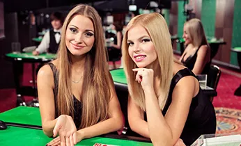 Hình ảnh các trò chơi cá cược đa dạng trên Bong888 như đá gà, casino, thể thao, game bài, slot game